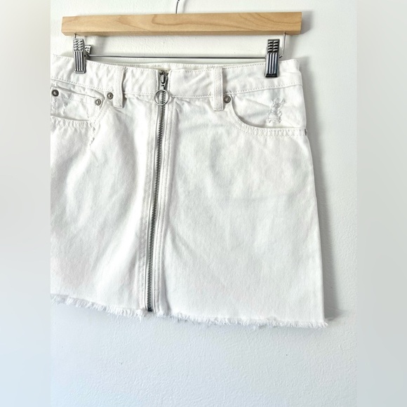 We The Free White Denim Raw Hem Zipper Front Mini Skirt Size 28 - Picture 7 of 10